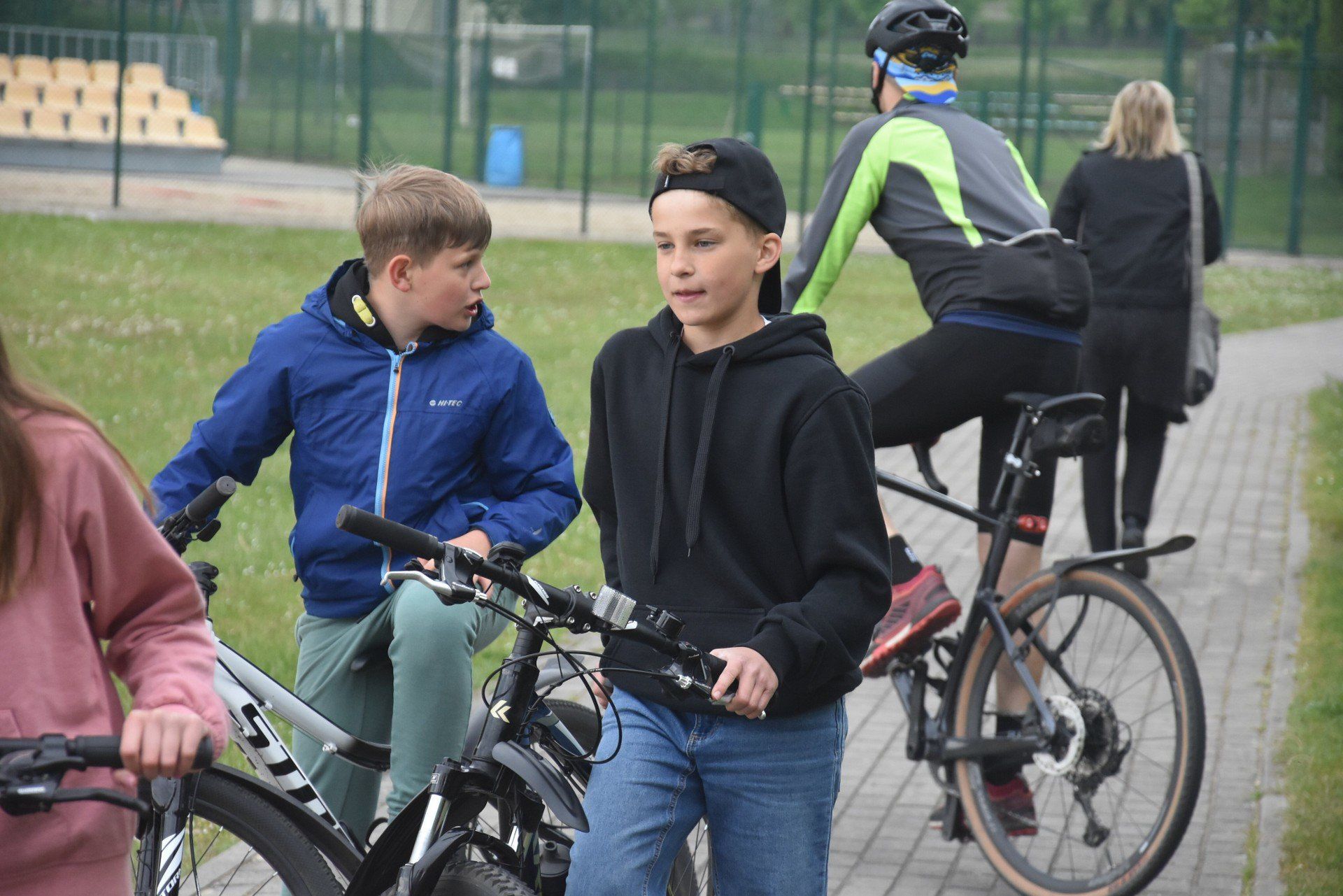 Rowerem do Dolska. Kapryśna pogoda nie odstraszyła cyklistów z regionu. Tak było podczas rozpoczęcia tegorocznego sezonu [film, zdjęcia]