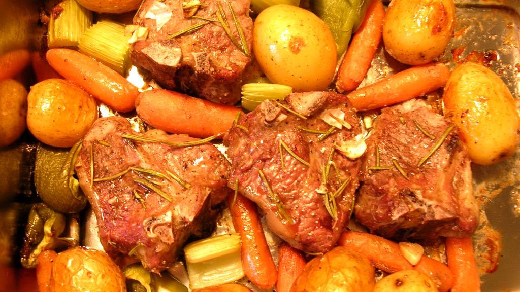 Surowy comber z jagnięciny australijskiej (samo mięso)