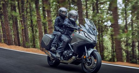 Debiutuje Honda NT1100, czyli siostra modelu Africa Twin na autostrady i kręte górskie drogi
