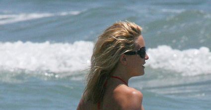 Kate Hudson: Na ekranie zachwyca, a na plaży?