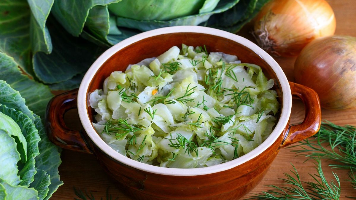 Młoda kapusta, przepis na obłędnie pyszne danie. Fot. Adobestock