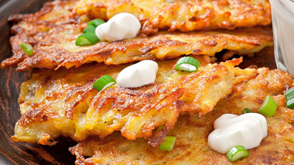 Te chrupiące placuszki będą świetną alternatywą dla tradycyjnych placków ziemniaczanych