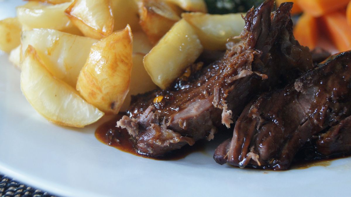 Gotowana łopatka z jagnięciny australijskiej (mięso i tłuszcz)