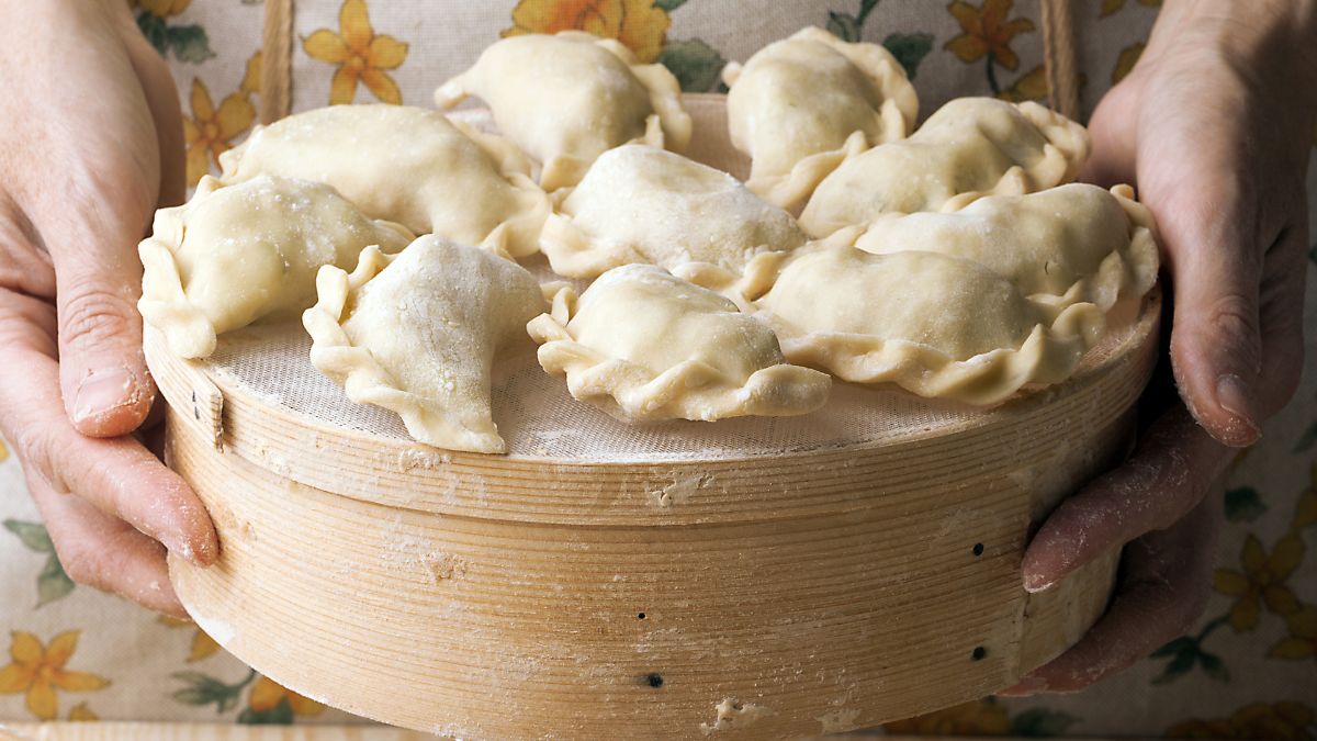 Rodzinne lepienie pierogów to ukłon w stronę polskich tradycji