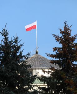 Warszawa. Protest OSK przed Sejmem. Jest też Młodzież Wszechpolska