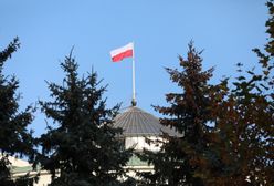 Warszawa. Protest OSK przed Sejmem. Jest też Młodzież Wszechpolska