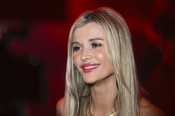 Joanna Krupa w jeansowej sukience w DDTVN. Hit czy modowa wpadka?