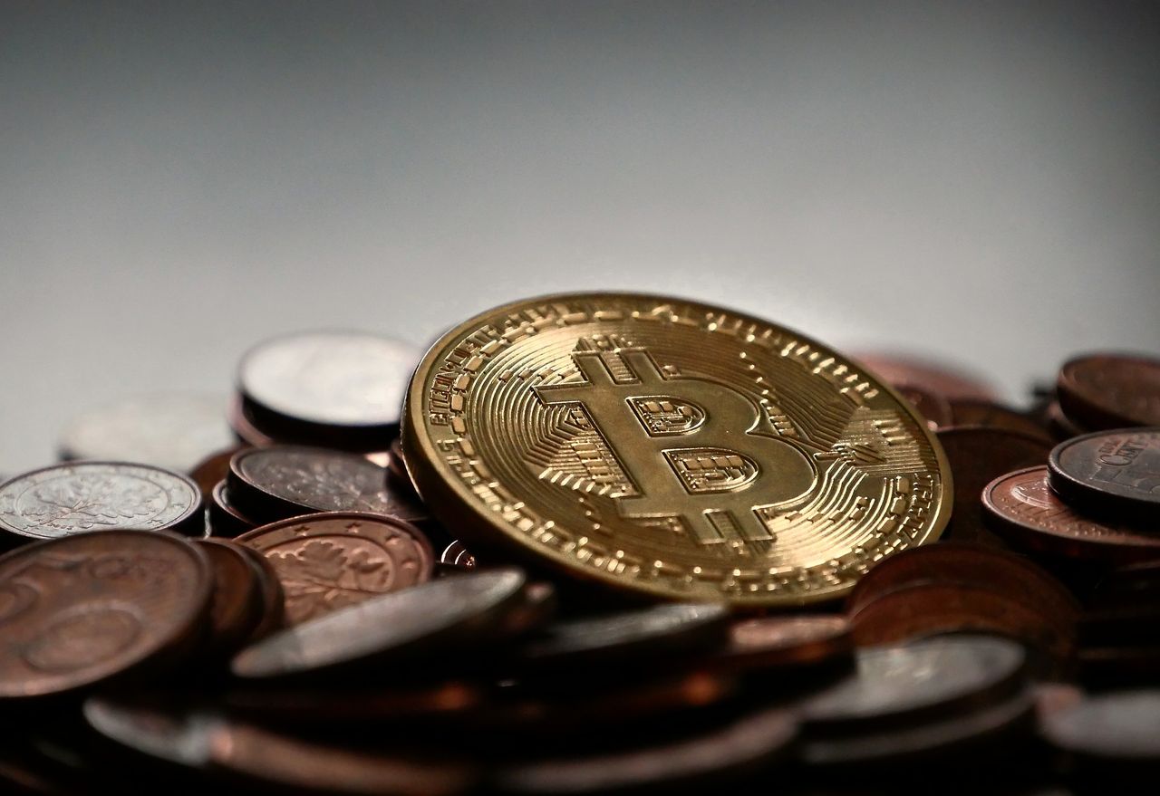Bitcoin leci na łeb, jednak eksperci uspokajają – jeszcze nic nie jest przesądzone