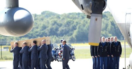 Pierwsze ciała ofiar katastrofy samolotu dotarły do Holandii
