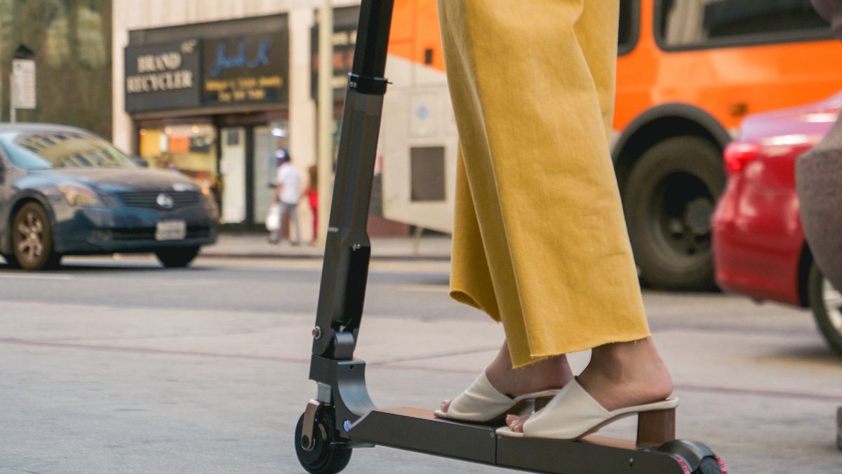 Kia pokazuje nową elektryczną hulajnogę. Powstaje z myślą o... kierowcach 1