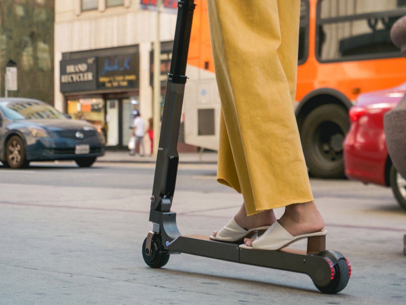 Kia pokazuje nową elektryczną hulajnogę. Powstaje z myślą o... kierowcach 1