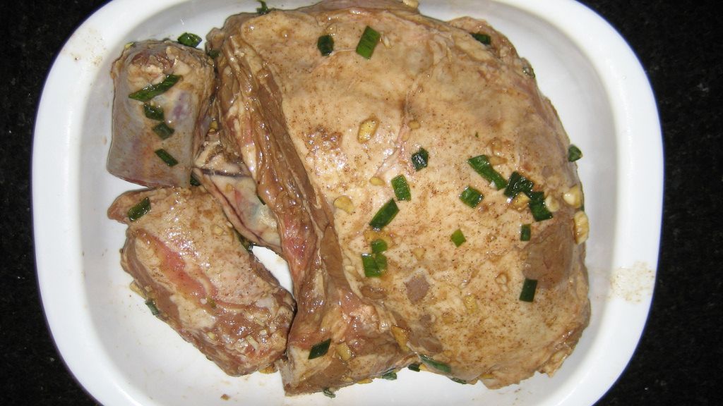 Surowa łopatka z jagnięciny australijskiej (samo mięso)