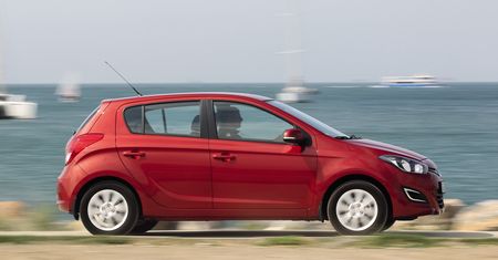 Pierwsze auto: mały samochód z automatem. Sprawdź, które modele warto kupić