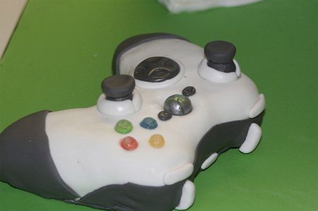 Pyszne ciasto w kształcie konsoli Xbox 360! 2