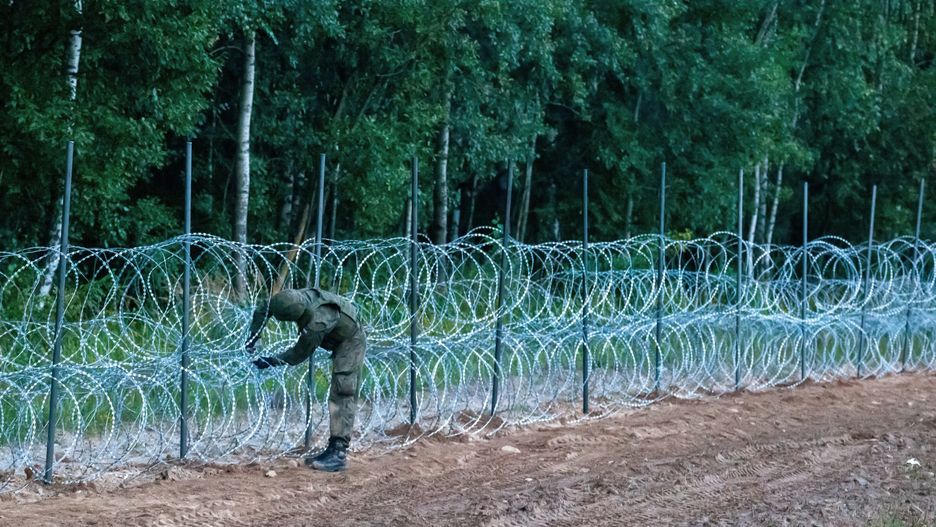 Sondaż. Solidny mur rozwiązaniem kryzysu na granicy? 