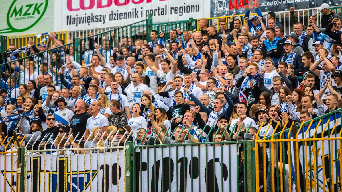 WP SportoweFakty / Mateusz Wójcik / Kibice Fogo Unii na meczu w Zielonej Górze.