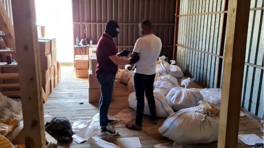 Komenda Stołeczna Policji zabezpieczyła podróbki odzieży warte 4 mln złotych.