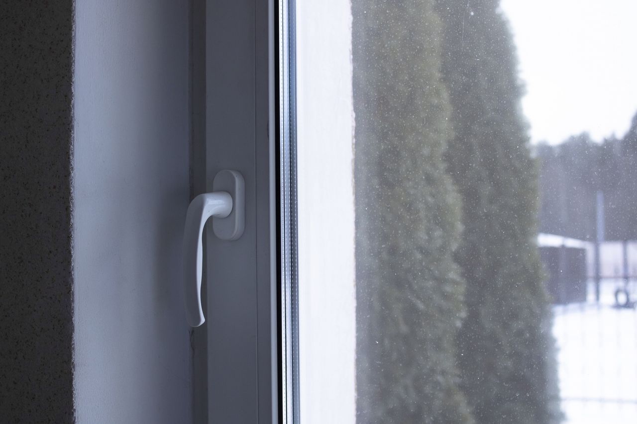 Ukryty tryb zimowy w oknach. Mało kto z niego korzysta