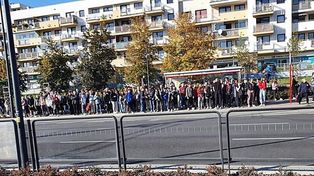 Warszawa: Codzienny wyścig do autobusów. Mieszkańcy chcą zmian przy metrze Bemowo