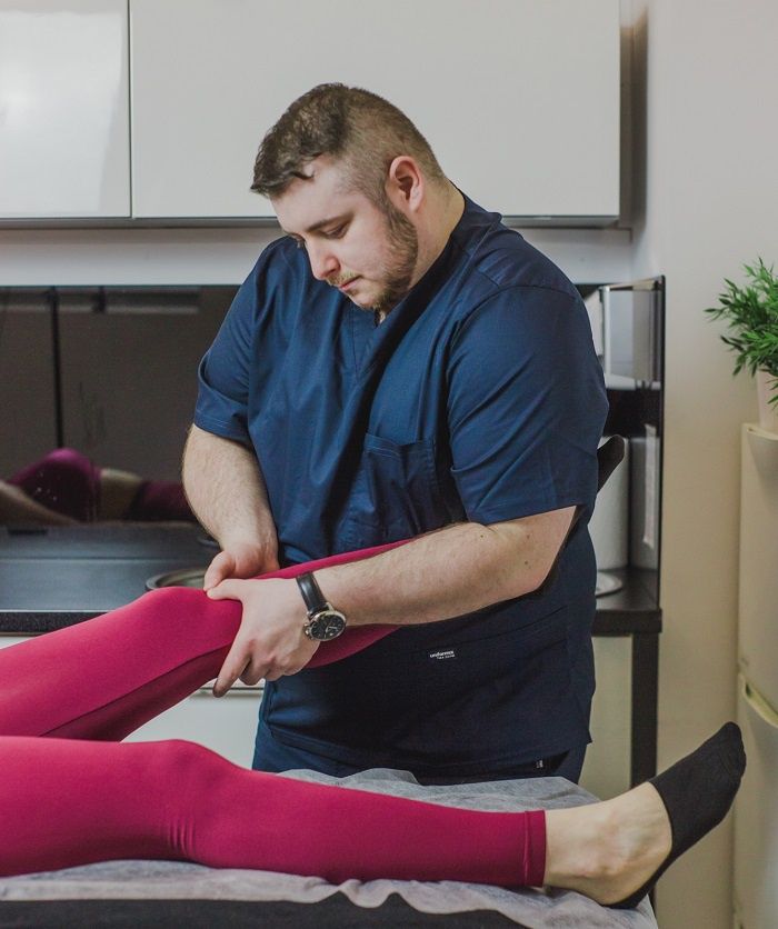 Fizjoterapeuta mgr Łukasz Pietrzyk z Gabinetu Fizjoterapii i Osteopatii Fizjo One
