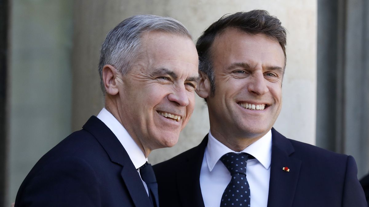 Premier Kanady Mark Carney i prezydent Francji Emmanuel Macron 