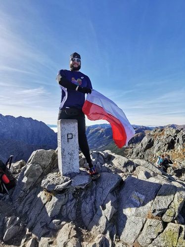 Wspinaczka w polskich górach nie stanowi dla niego żadnego problemu