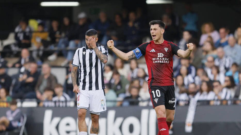 Facebook / Facebook Mirandes / Piłkarze Mirandes zagrają w finale barażu o La Ligę