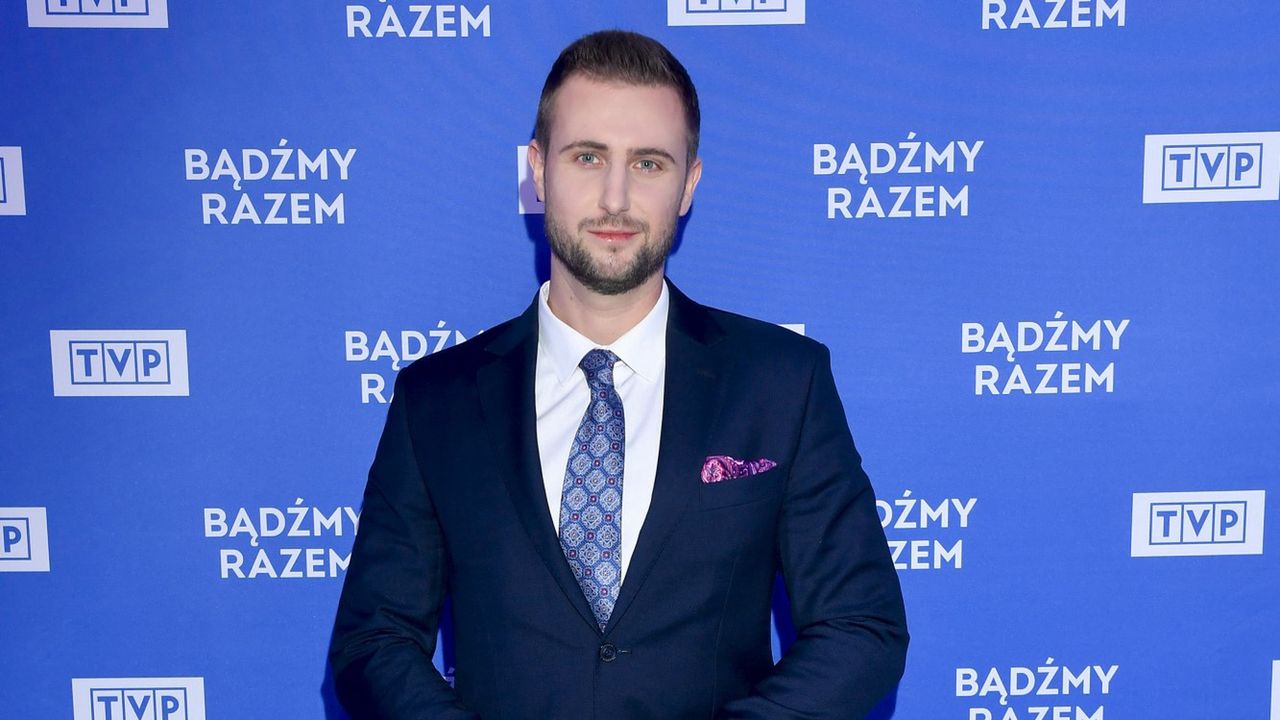 Miłosz Kłeczek jest jedną z gwiazd TVP Info 