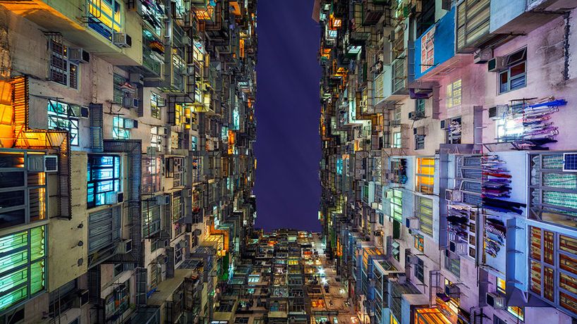Wieżowce w Hong Kongu i zachwycający świat kolorów, faktur i symetrii 1