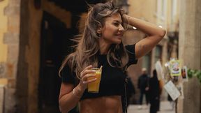 Odważny strój Lewandowskiej. Zobacz, w czym przechadza się po Paryżu