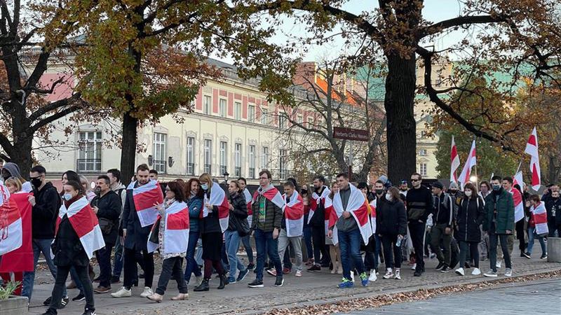W niedzielę przez ulice Warszawy maszerowali przedstawiciele społeczności białoruskiej w Polsce (Iwona Decyk)