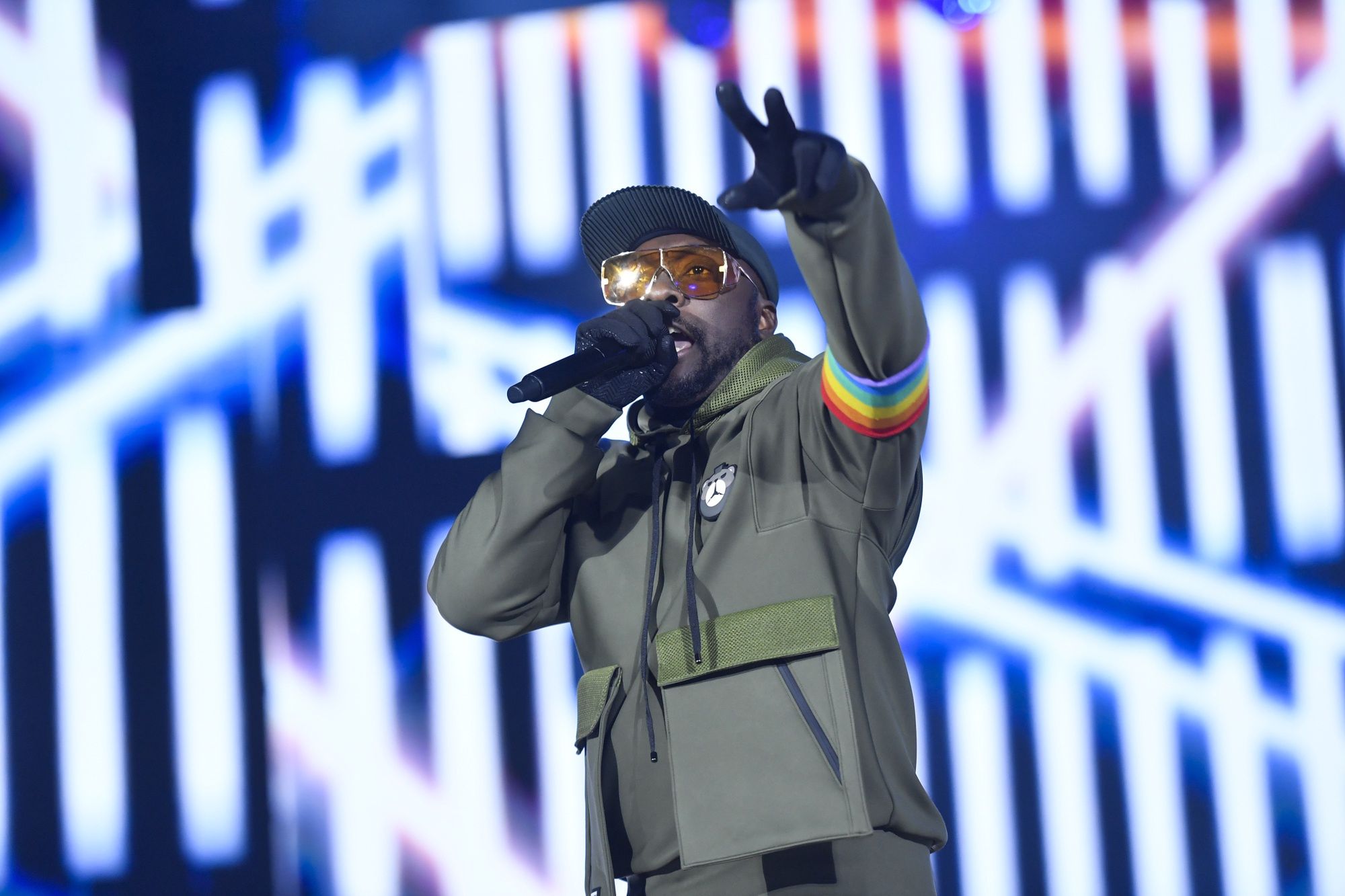 Black Eyed Peas z tęczowymi opaskami na Sylwestrze Marzeń TVP. Internet zapłonął
