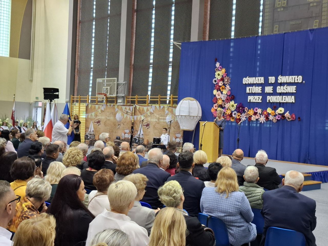 Słupsk: Gala pełna wspomnień, wzruszeń i wyróżnień. Miasto świętowało 80-lecie oświaty