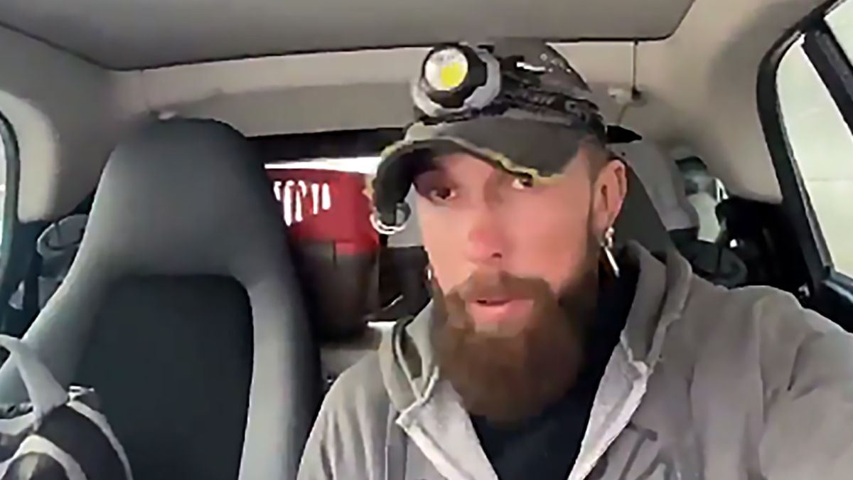 Ukraiński aktor Aleksiej Surowcew uratował koty z płonącego budynku