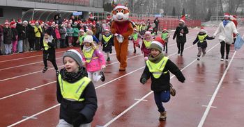 Inowrocław: Mikołajowe Biegi przyciągnęły tłumy najmłodszych