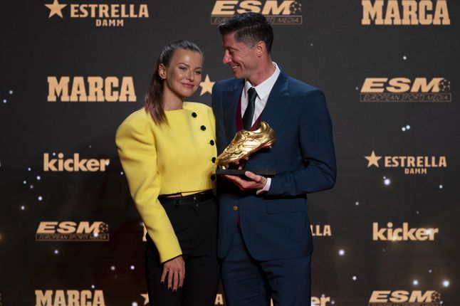 Anna Lewandowska w modnej marynarce