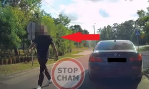 Awantura na drodze. Kierowca BMW wyskoczył z auta