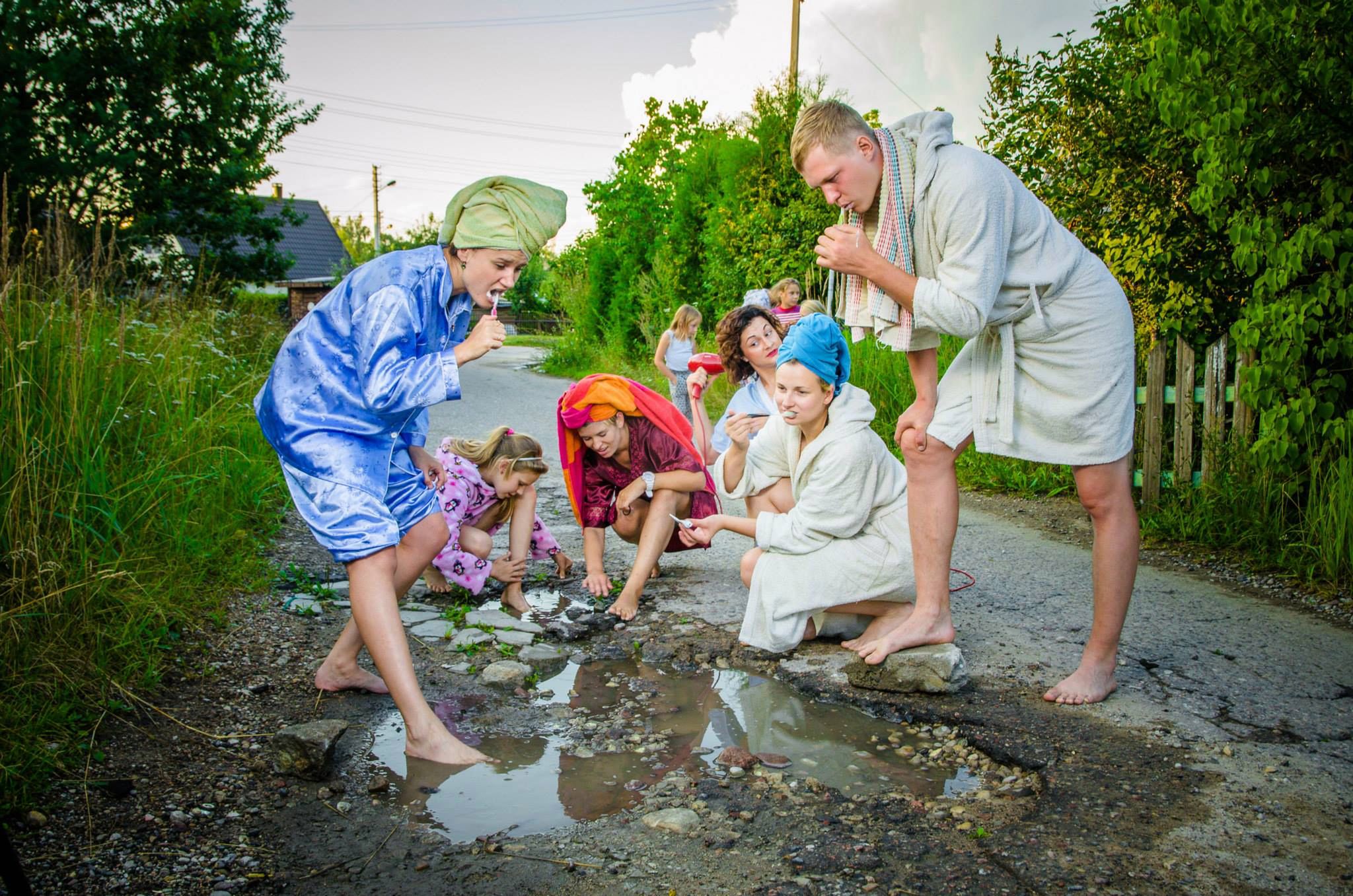 Oto jak za pomocą fotografii można wyśmiać fatalny stan dróg! 1