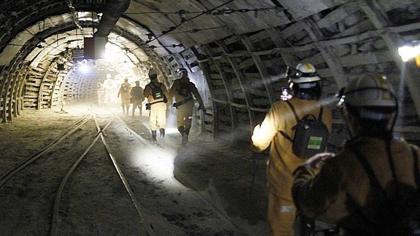 Górnicy w kopalni węgla kamiennego