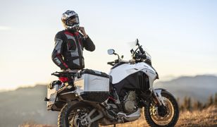 Ducati Multistrada V4 S z systemem ułatwiającym podnoszenie motocykla