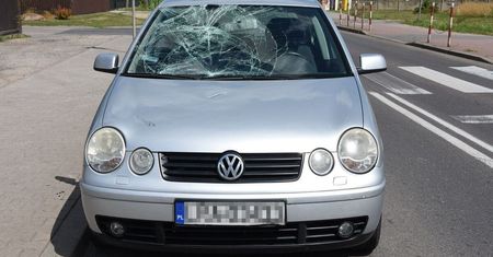 15-latka wjechała rowerem na przejście dla pieszych, tam potrącił ją kierujący osobówką