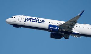 Samolot nagle obniżył wysokość. Pasażerowie w szpitalu