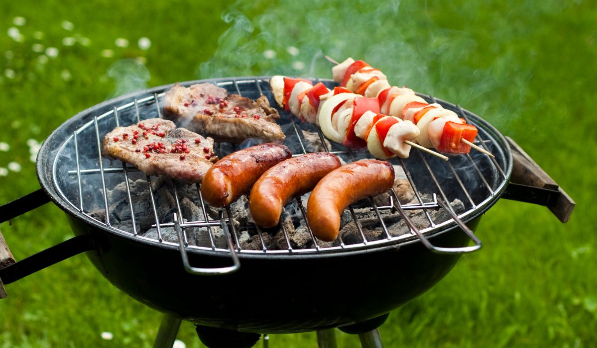 Cleaning a grill can be simple and enjoyable. You just need to know the way.