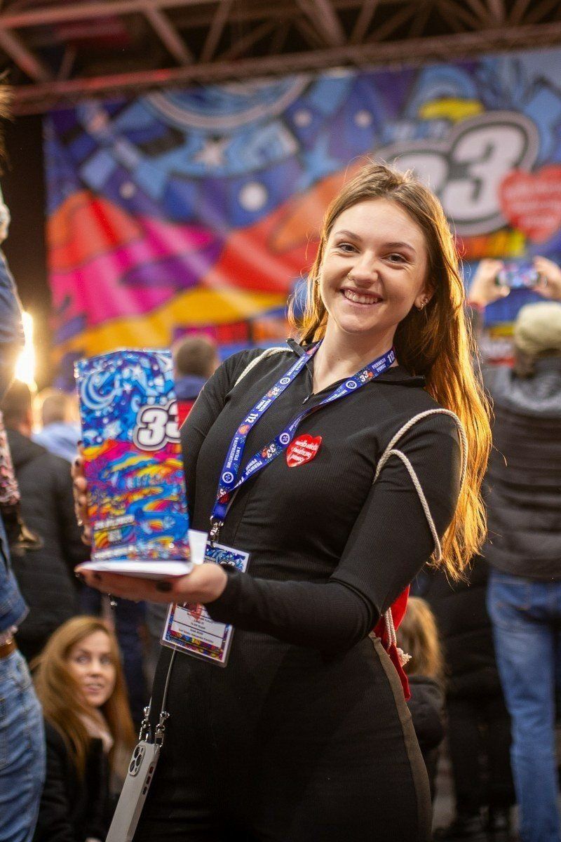 WOŚP w Słupsku w 2025 roku - hala Gryfia wypełniona atrakcjami i wielkimi sercami.