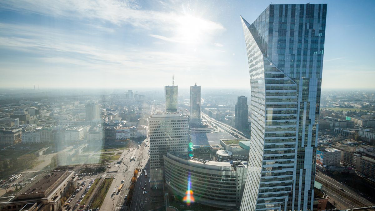 Pożar na Złotej 44. Zapaliła się sauna
