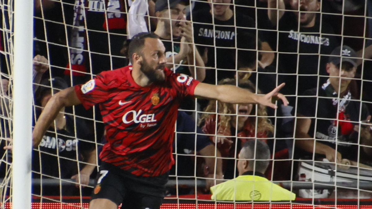 PAP/EPA / Cati Cladera / Na zdjęciu: Vedat Muriqi, piłkarz Mallorci