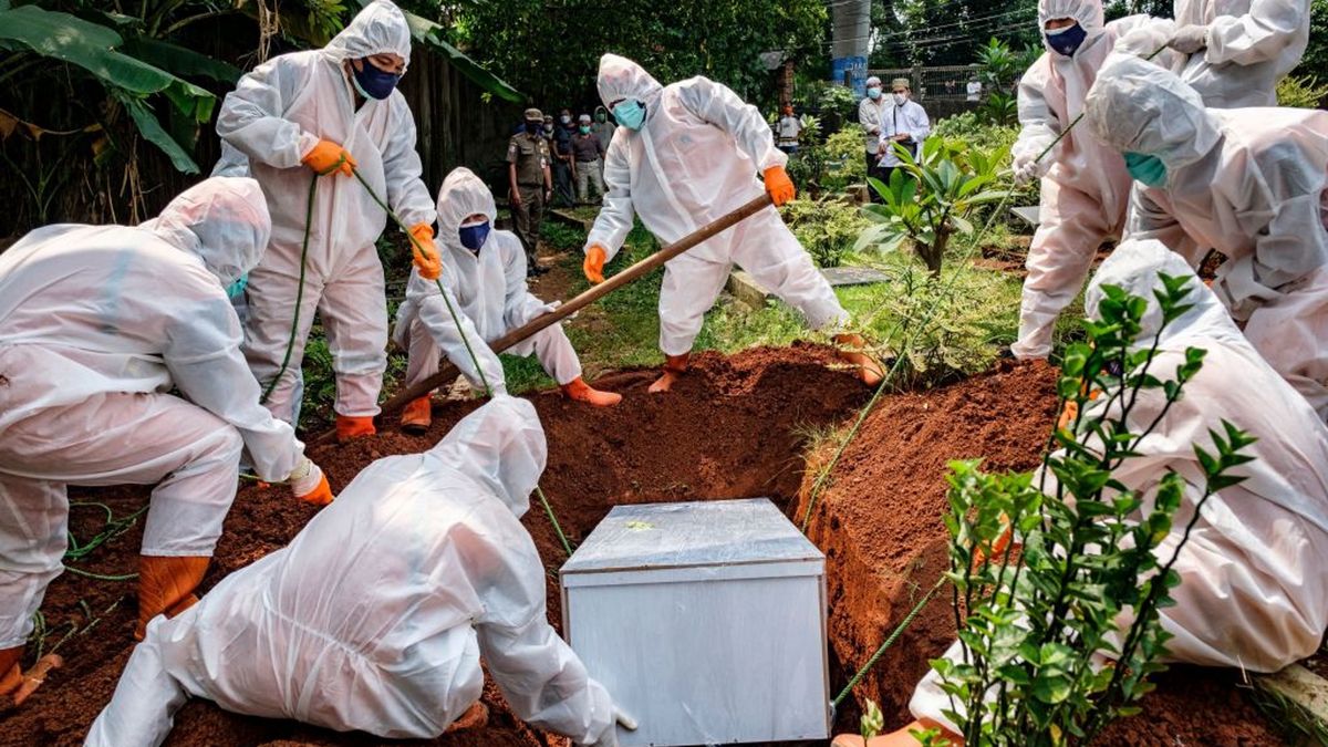 Z powodu zakażenia koronawirusem zmarło już 4 miliony osób