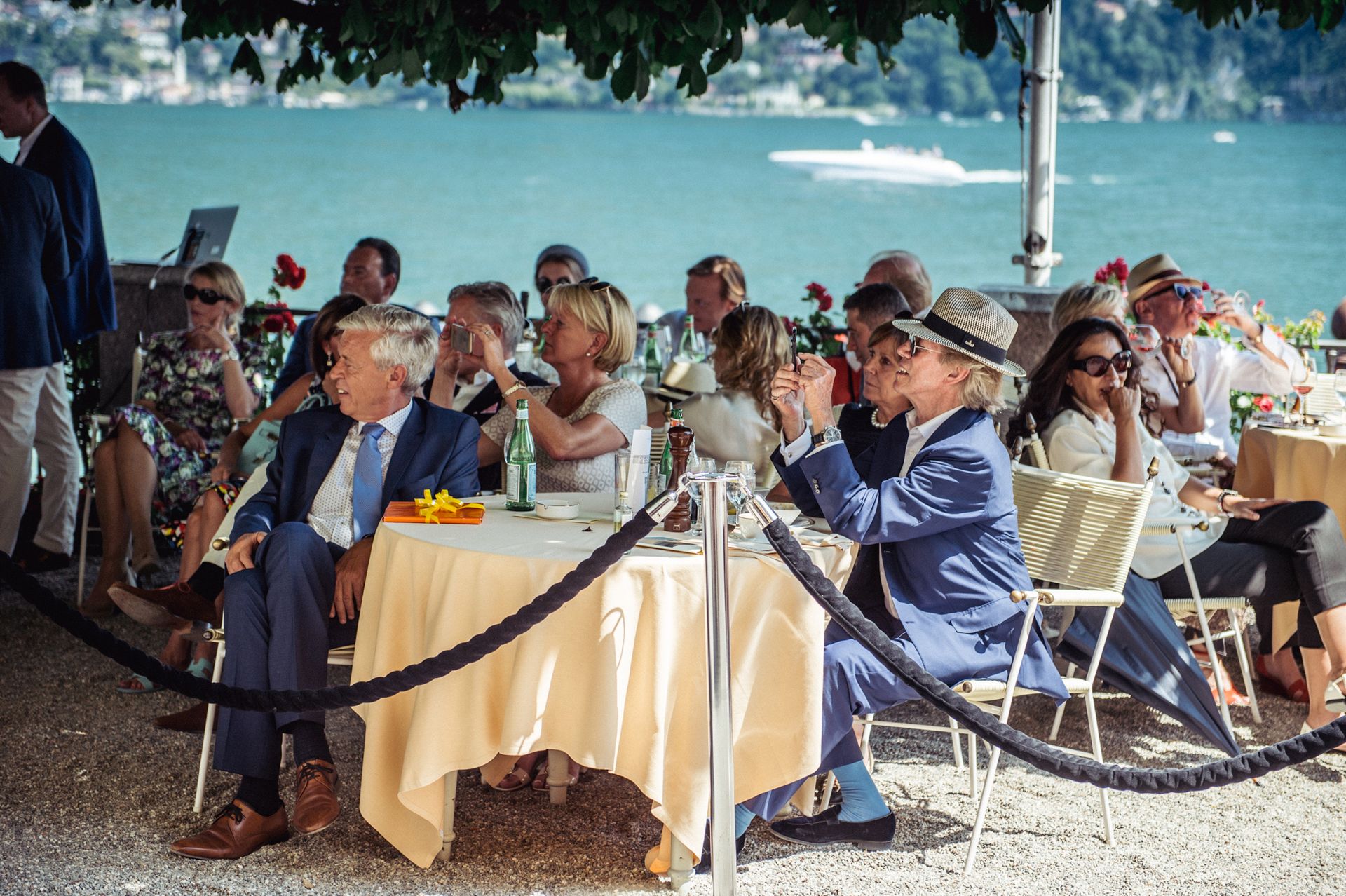 Przy stoliku z lewej Ulrich Knieps - szef BMW Classic.