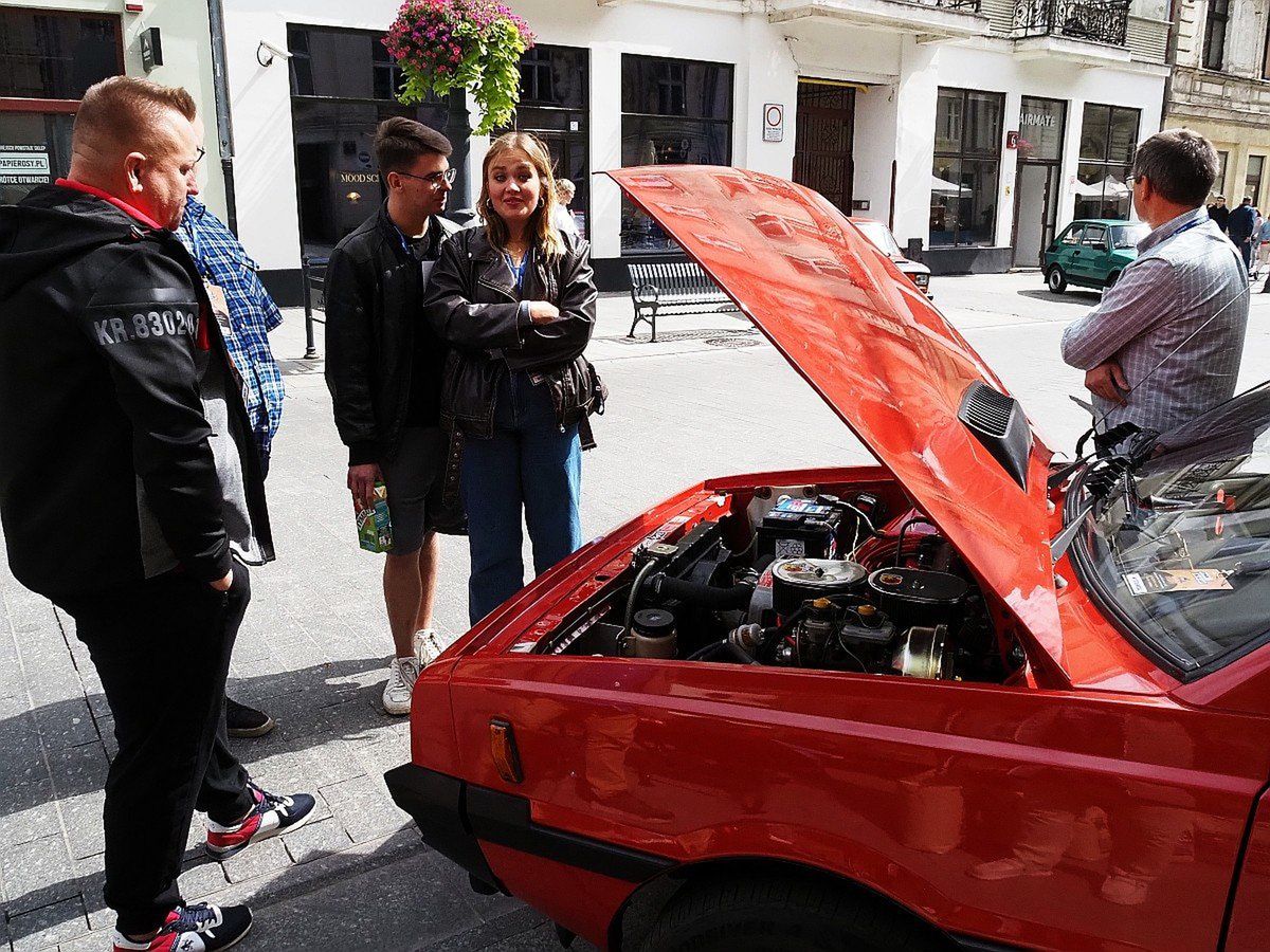 Klimaty z czasów PRL-u budziły uśmiechy i zainteresowanie wśród przechodniów