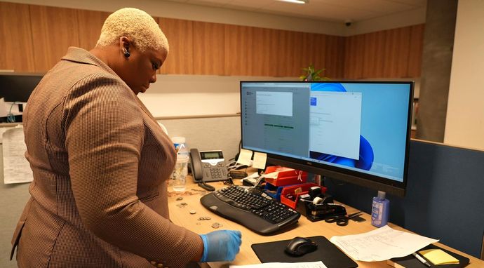 Lotnisko: Biuro rzeczy znalezionych